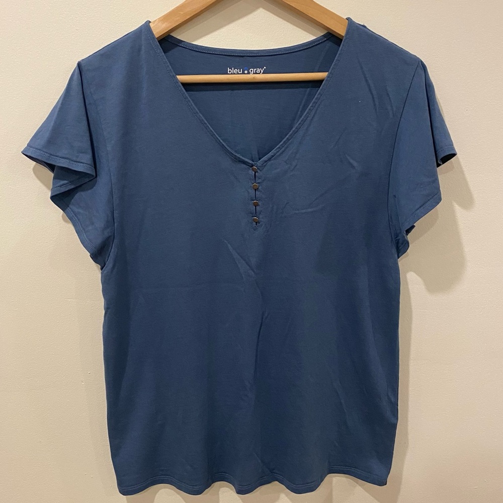 Blue flutter sleeve tee shirt size medium cotton blend metallic buttons